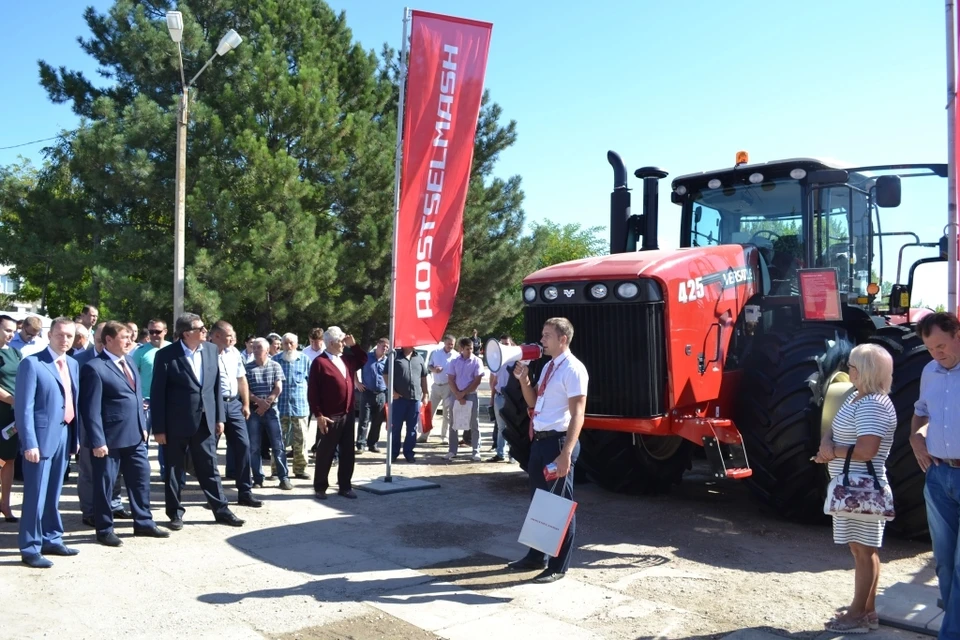 Презентация нового трактора Versatile 425. Фото: ДЦ "Крымагромаш".