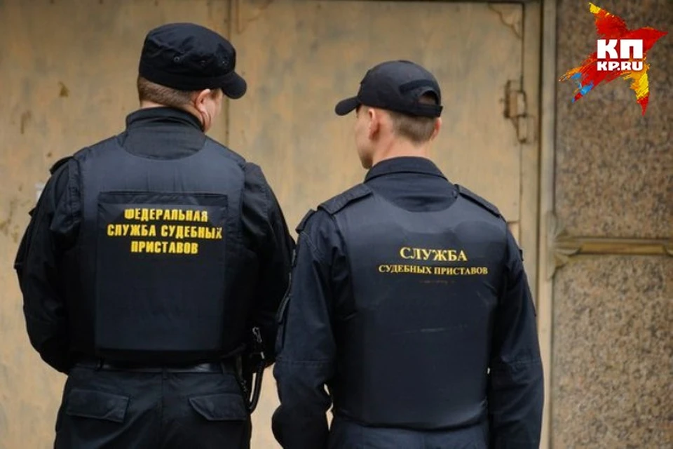 В Екатеринбурге должник сбил двух судебных приставов, не желая отдавать легковушку