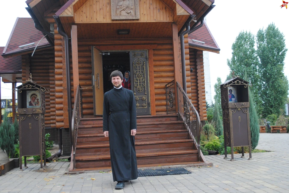 Александр Новиков служит помощником настоятеля храма Александра Невского в Ростове-на-Дону.