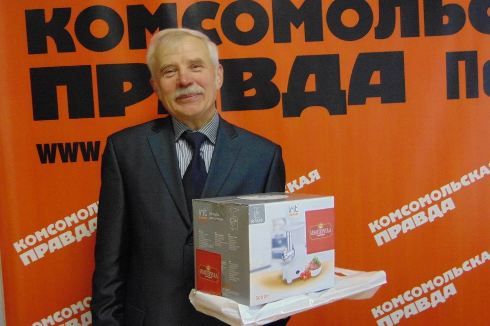 Сергей Викторович посетил редакцию псковской "Комсомолки" и получил свои заслуженные подарки.
