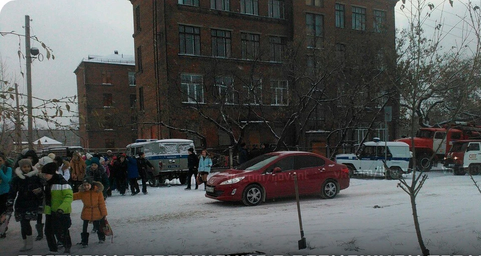 В Нижнем Тагиле эвакуировали школу Фото: [ТТ] Я ♥ НИЖНИЙ ТАГИЛ/Вконтакте