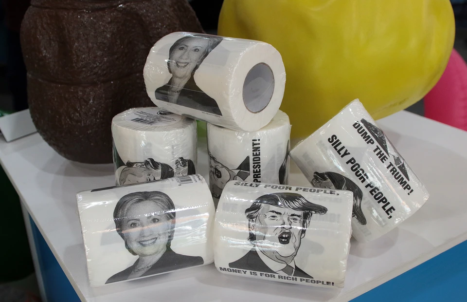 Популярность Хиллари Клинтон на туалетной бумаге выросла.