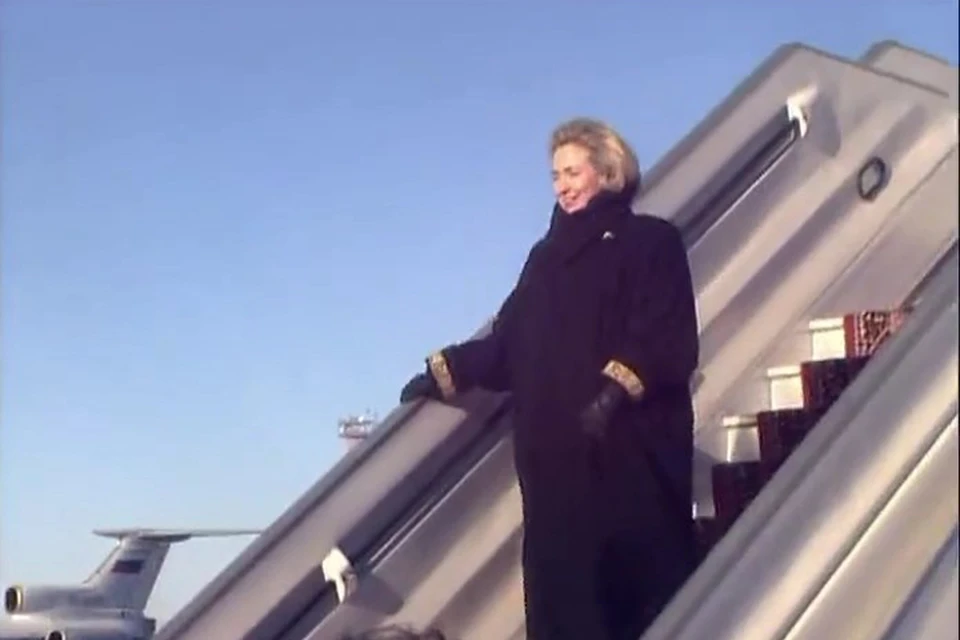 Хиллари Клинтон в новосибирском аэропорту Толмачево, 16 ноября 1997 года.