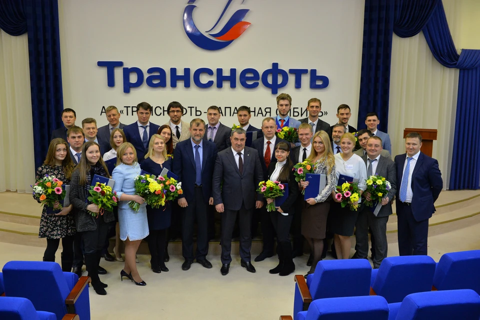 Победители научно-технической конференции с руководством предприятия. Фото: Андрей Кудрявцев
