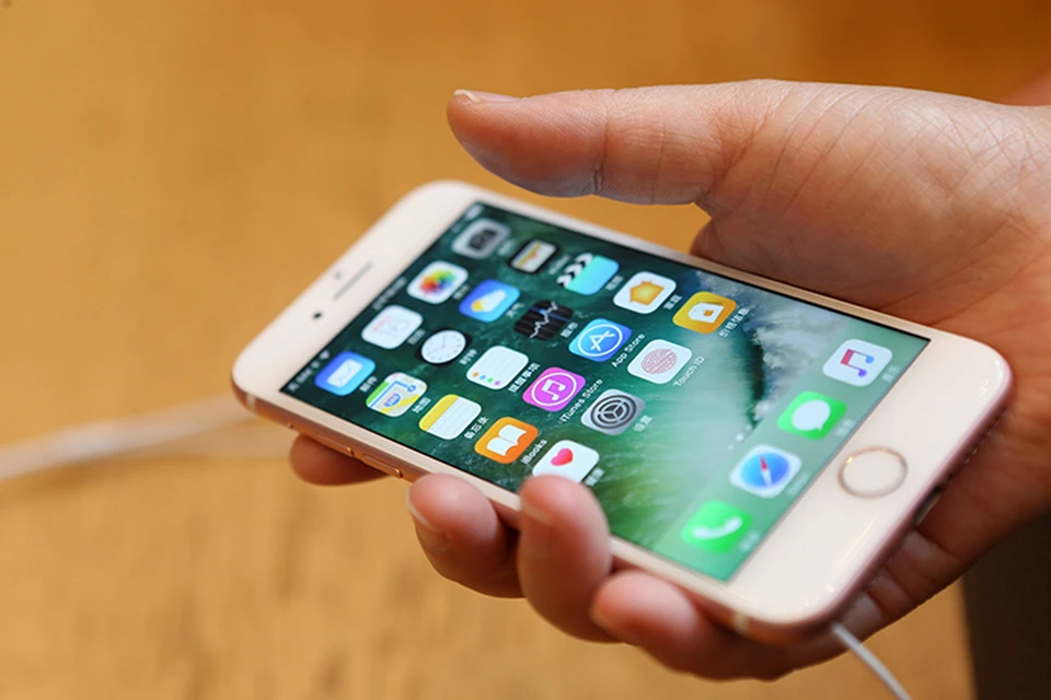 Поклонники айфонов с новым представителем Apple дождутся и появления беспроводной зарядки