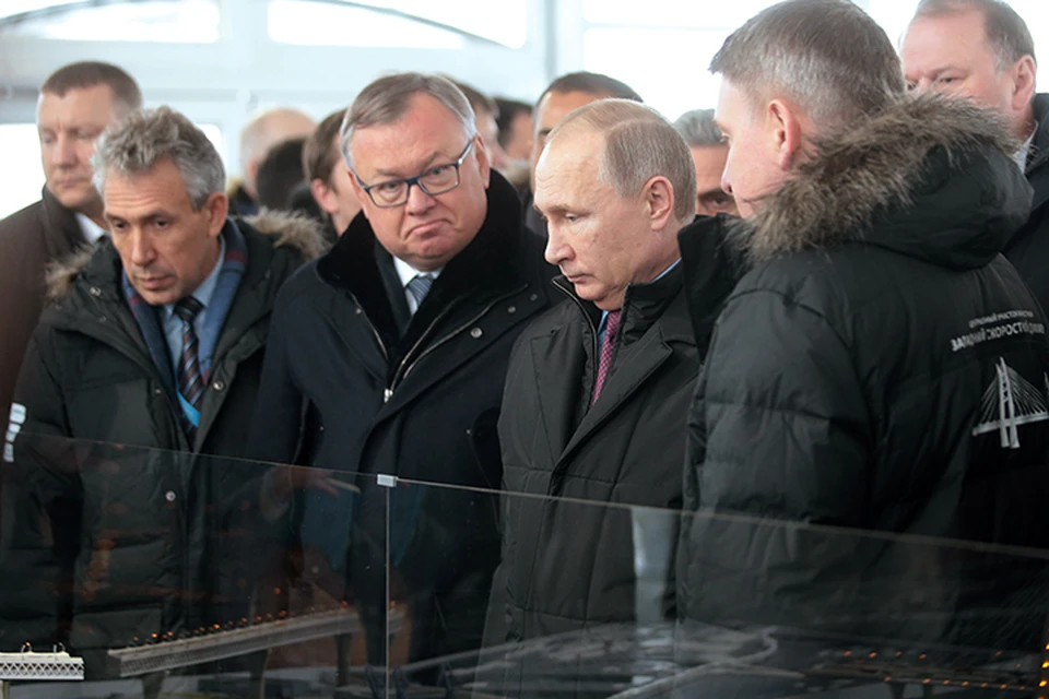 Это самый крупный проект с точки зрения сопряжения возможностей государства и частных компаний, - подтвердил Путин. Фото: Михаил Метцель/ТАСС
