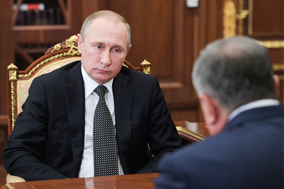 Сечин доложил Владимиру Путину о завершении сделки несмотря на довольно позднее время. Фото: Алексей Дружинин/ТАСС