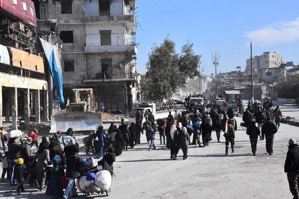 Жители Алеппо покидают освобожденные от террористов кварталы города