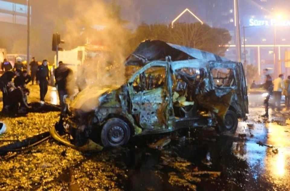 В центре Стамбула смертник взорвал заминированный автомобиль