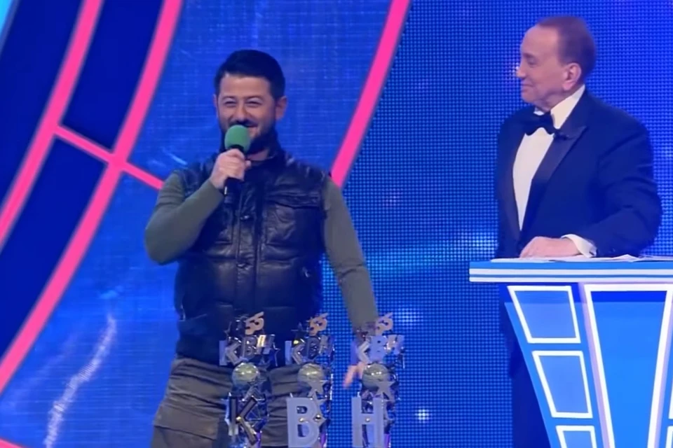 Михаил Галустян исполняет пародию на Рамзана Кадырова. Фото: Youtube