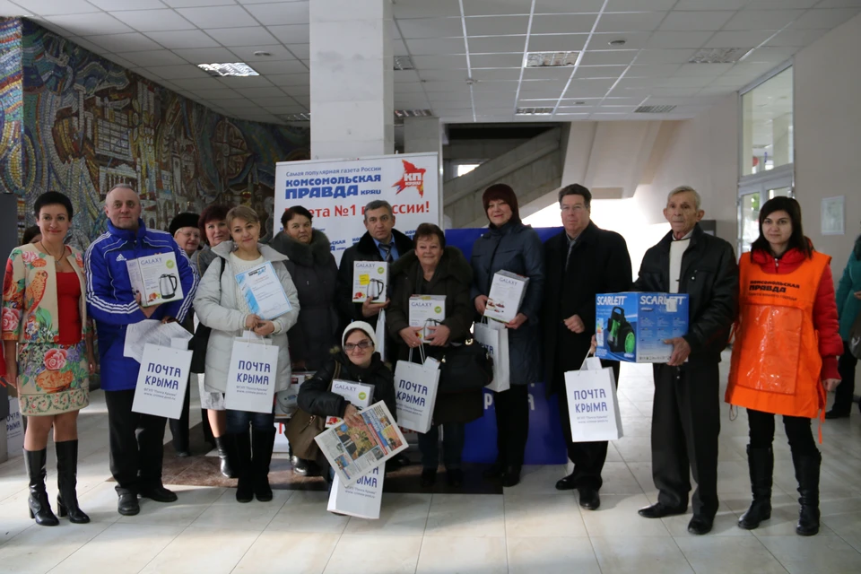 Под Новый год победители розыгрыша призов получили бытовую технику - от чайников и утюга до телевизора.