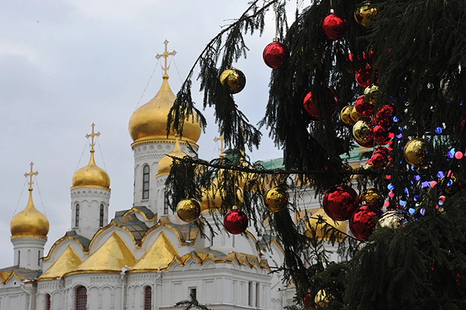 Кремлевская елка будет радовать москвичей и гостей города до 23 января