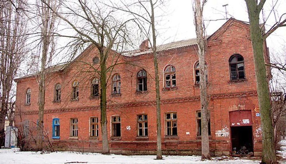 Комплекс Чижовских казарм уже лишился в 2014-м одного из домов. фото соцсети