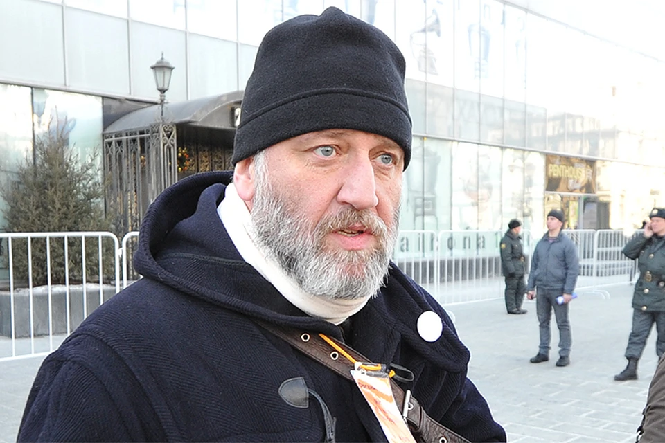 Журналист Сергей Пархоменко - частый организатор и гость митингов оппозиции. За скандалом в Пен-центре стоит его фигура.