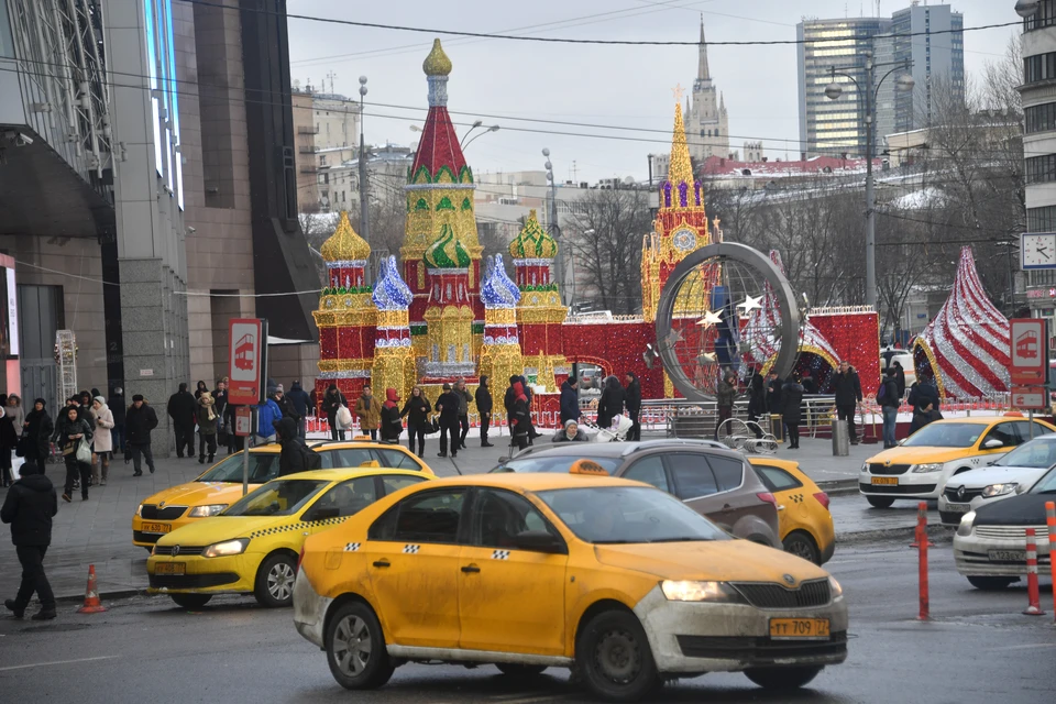 О том, что в "Европейском" якобы заложена бомба, по телефону сообщил неизвестный человек.