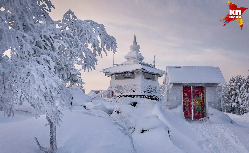 В восьми километрах от города Качканара, посередине Свердловской области, на высоте 885 метров, стоит монастырь Шад Тчуп Линг.