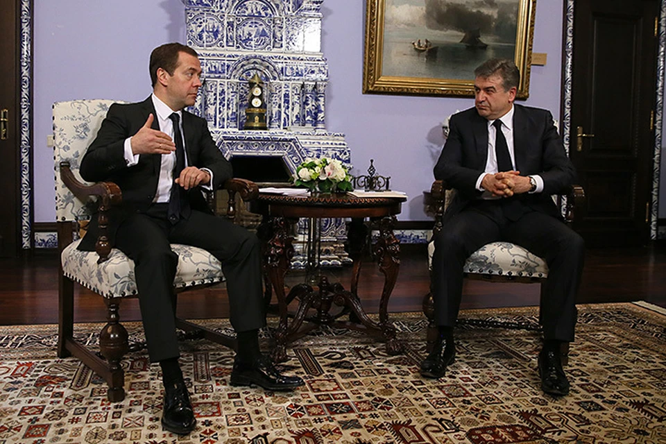 Карен Карапетян пригласил Дмитрия Медведева приехать с официальным визитом в Ереван. Фото: Екатерина Штукина/ТАСС