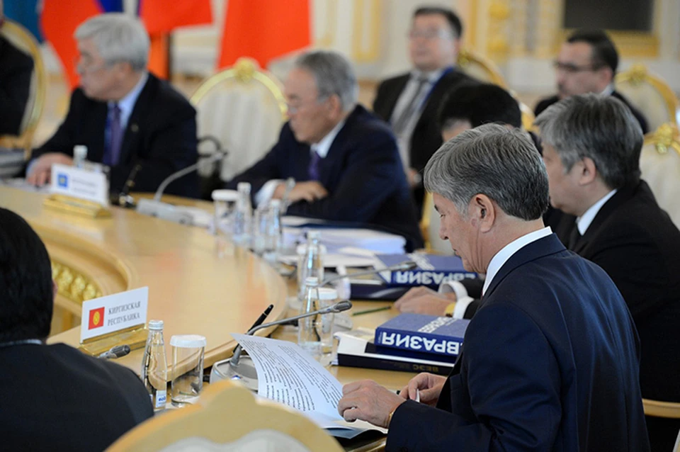 Когда Кыргызстан присоединился к партнерам по Евразийской интеграции в 2015 году, все понимали, что маленькой республике будет непросто конкурировать с гигантами рынка.