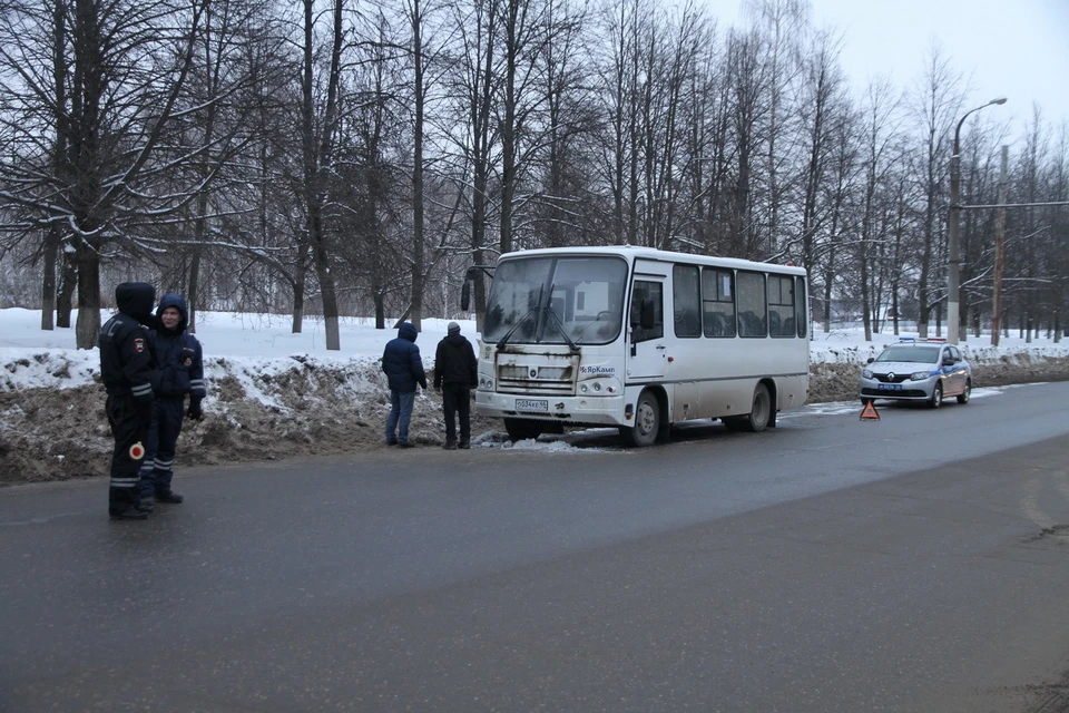 Ход автобусов. Пожар в ПАЗИКЕ В Костроме. Авария ПАЗ Кострома. В Костроме горит автобус. Горящий пазик в Костроме.