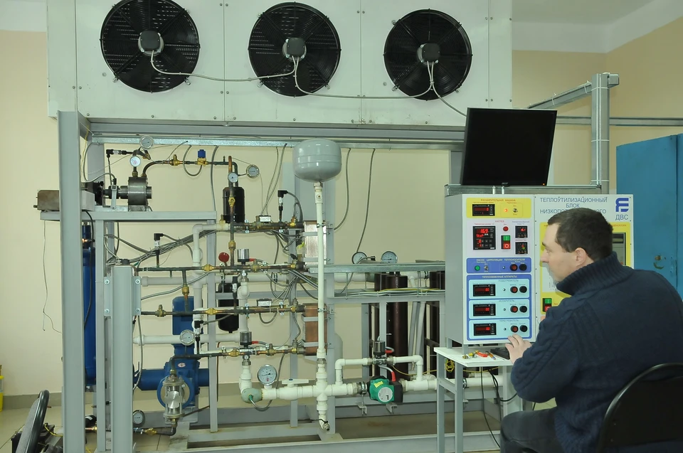 В лаборатории кафедры двигателей внутреннего сгорания разработана специальная технология по преобразованию низкопотенциального тепла (отходы ТЭЦ, кирпичное производство и другие виды отходов) в электроэнергию. Фото: Анна ЛУКИНА.