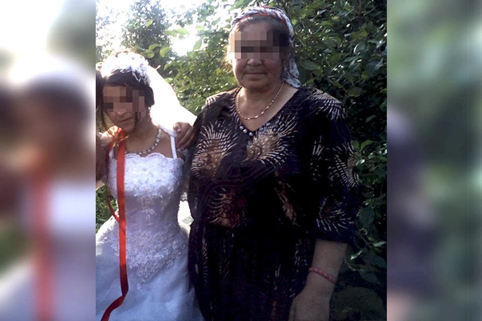 Амалия с мамой на свадьбе. Фото: соцсети.