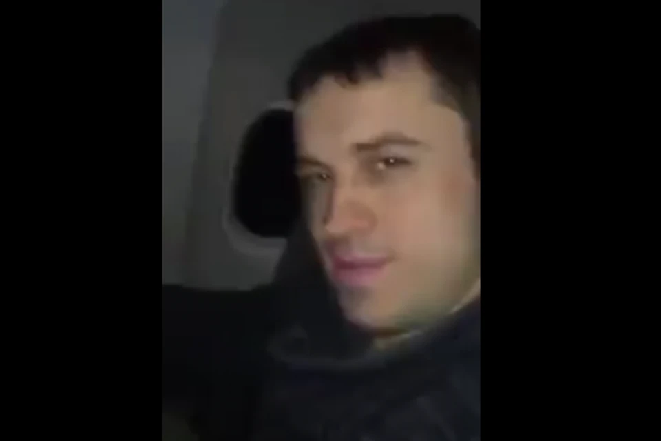 Дмитрий называет себя секс-инструктором. Фото: Скриншот видео