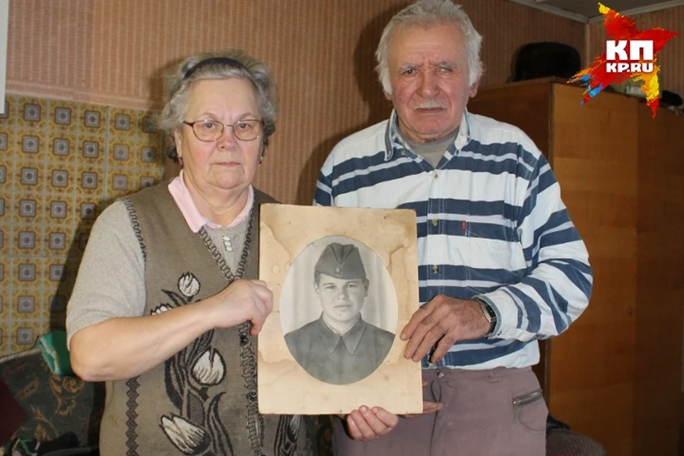 Лев Исаев с женой Валентиной хранят память о партизанке Маше и её фотопортрет