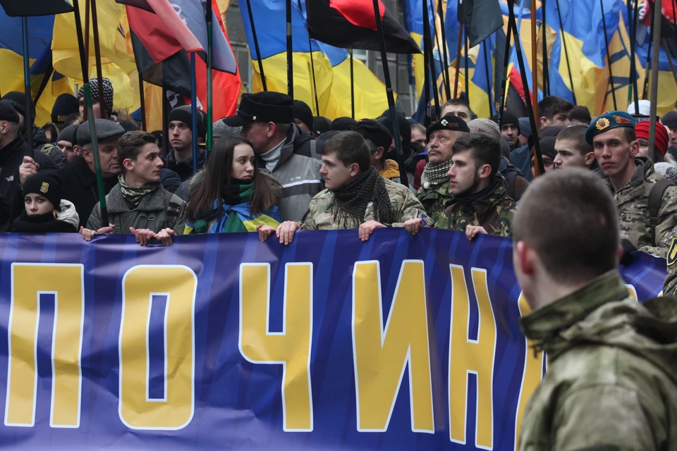 Участники "Марша национального достоинства" в центре Киева 22 февраля. Фото: Роман Потапов/ТАСС