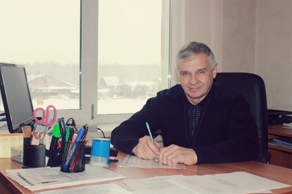 Фото бывшего директора до сих пор висит на сайте школы. Фото: 58.383.3535.ru