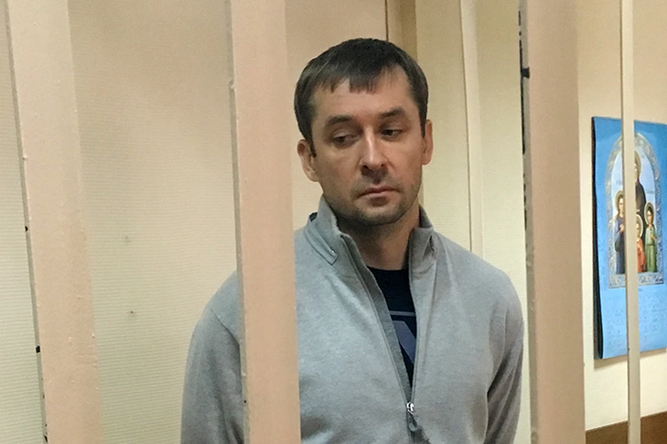 Подозреваемого в коррупции полковника МВД Дмитрия Захарченко оставили под арестом до 8 июля.