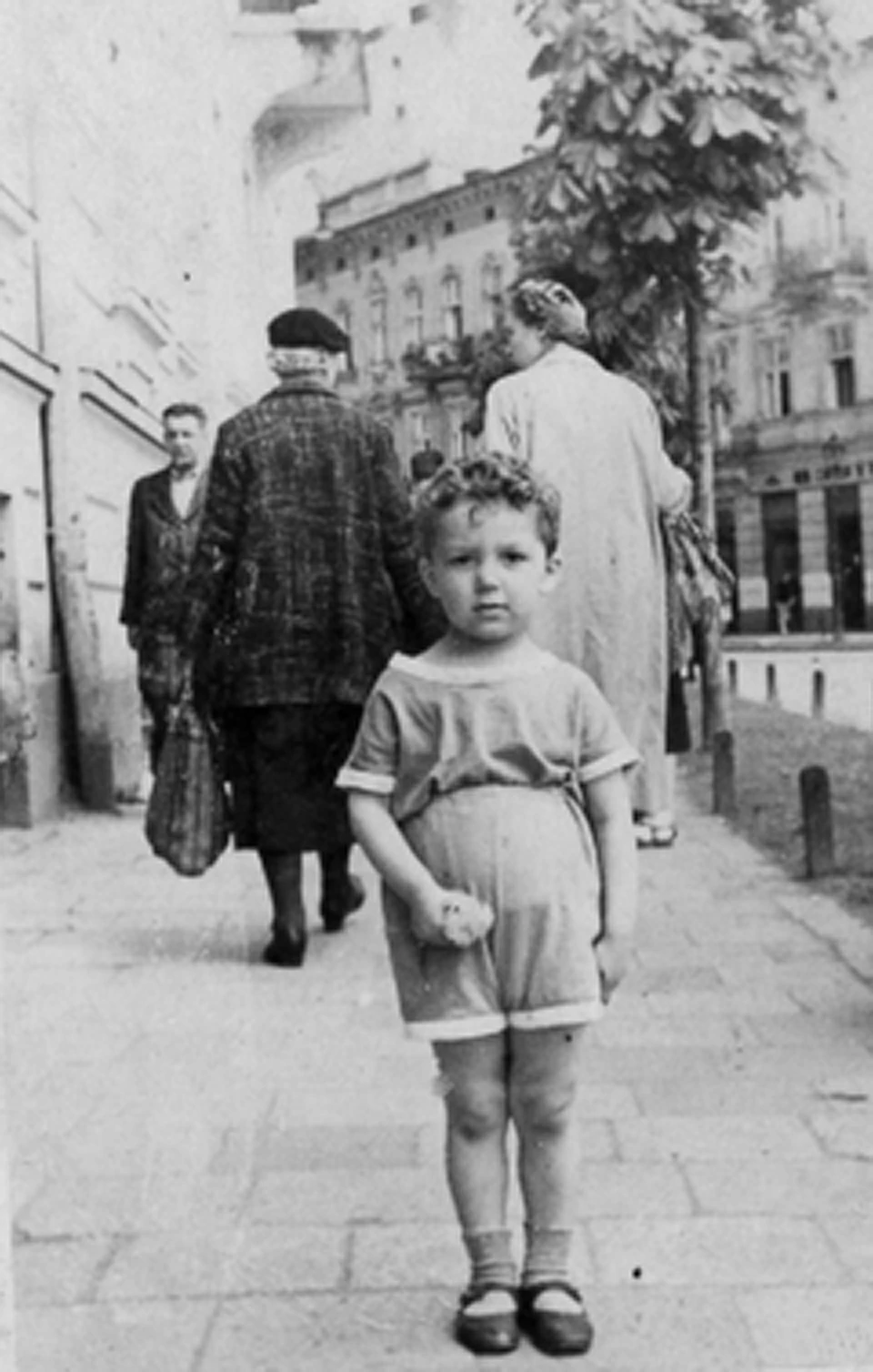 Иосиф Кобзон родился 11 сентября 1937 года в Донецкой области
