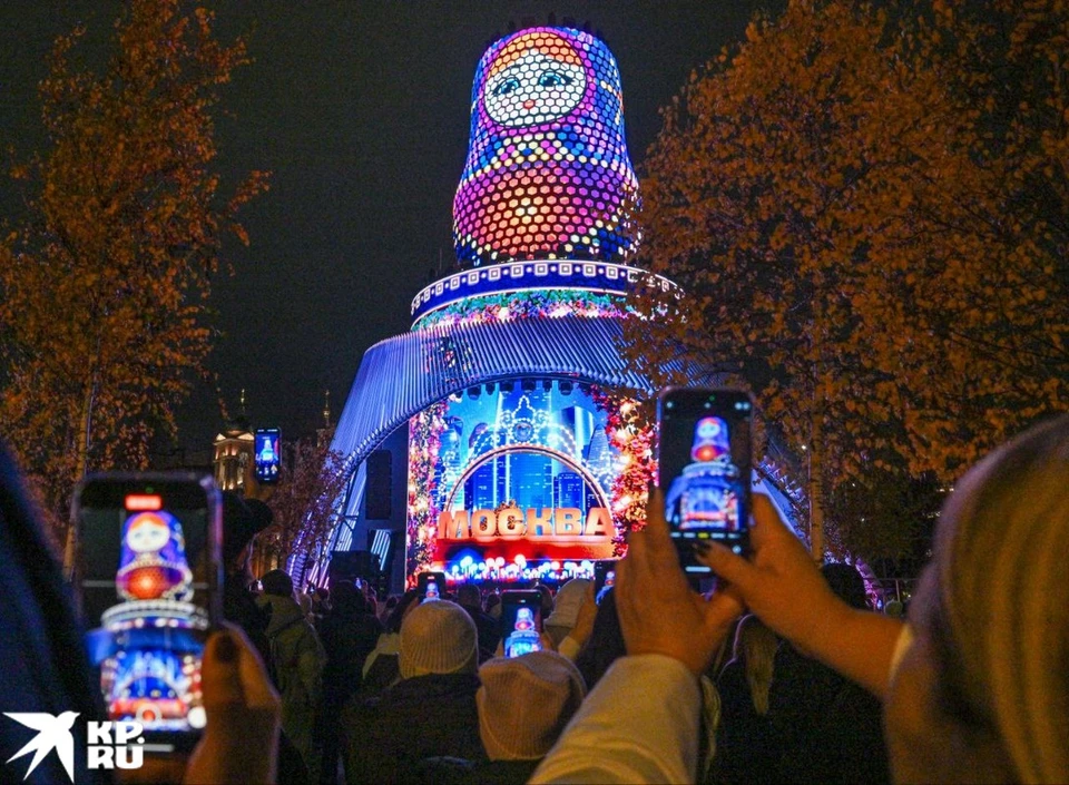 Световое шоу в Зарядье ко Дню народного единства. Фото: Михаил ФРОЛОВ