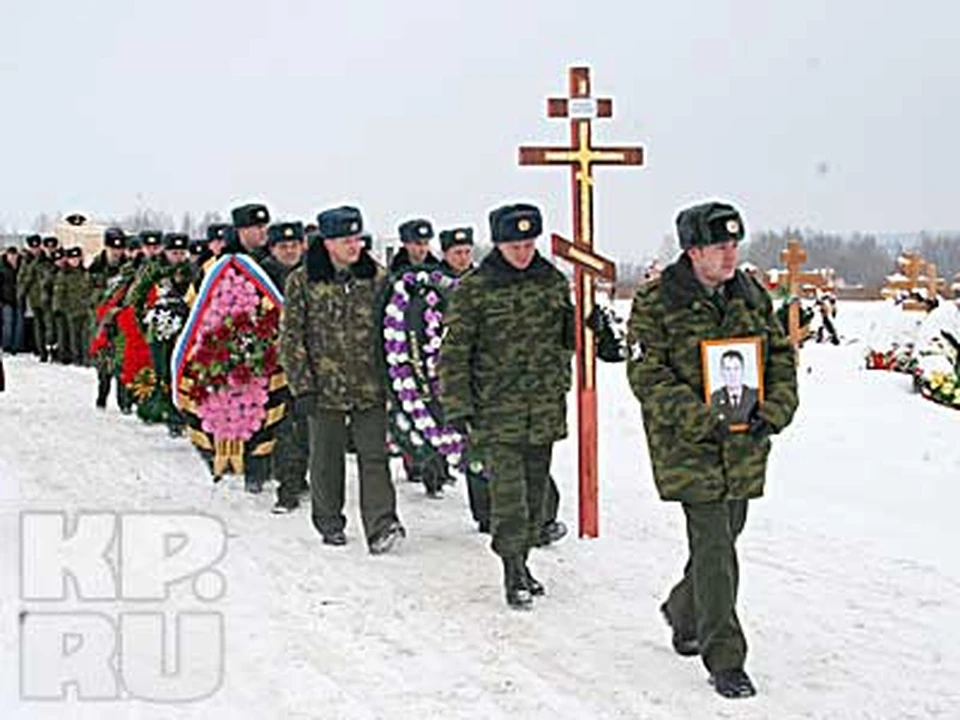 Похороны летчика в тамбове. Фезул Бичикаев подполковник похороны. Похороны летчика Николая Майданова. Похороны лётчика клещенео в Торжке.