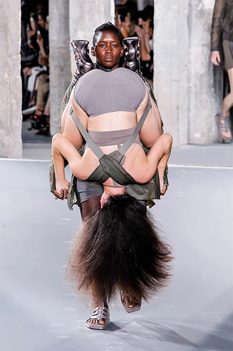 3 самых зрелищных и скандальных показа Rick Owens