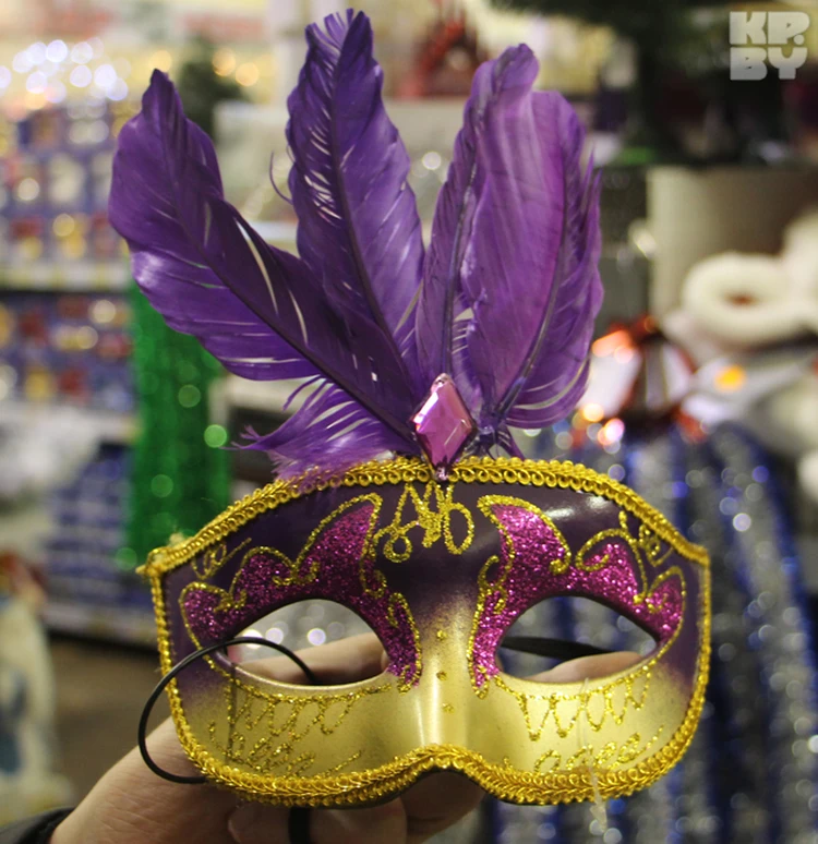 Новогодний карнавал: выбираем маскарадный костюм