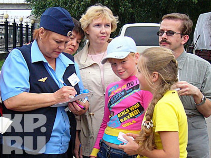 Нина Русланова раздавала воронежцам автографы на вокзале. Фото Александра Ткачева.
