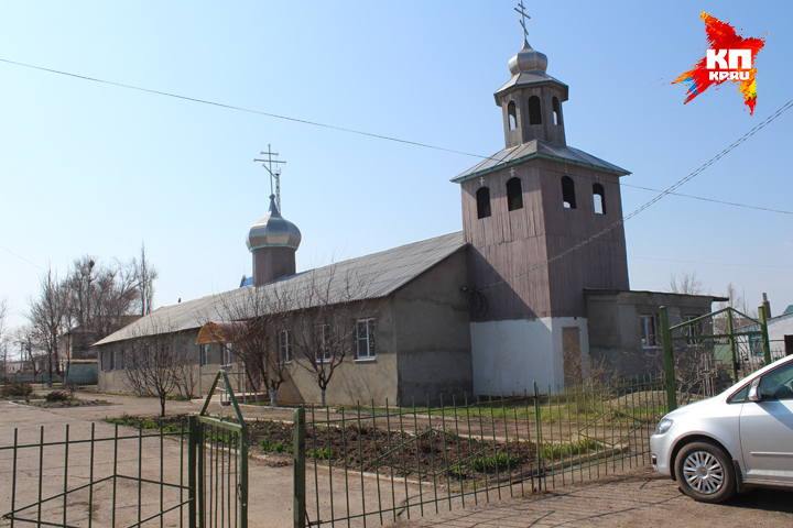Есть в городке два православных храма и воскресные школы. Их прихожане не понимают, что делят мусульмане.