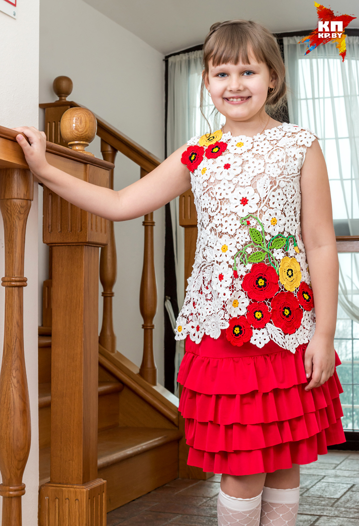 Дочь Анастасия уже учится у мамы секретам техники исполнения ирландского кружева. Фото: Алис Юневич