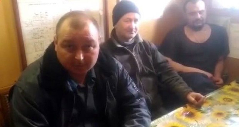 На борту находятся десять членов экипажа
