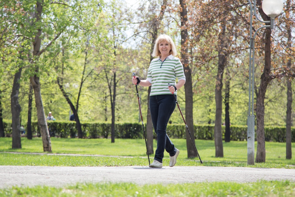 В свободное от лечения время в санаториях хороши прогулки.