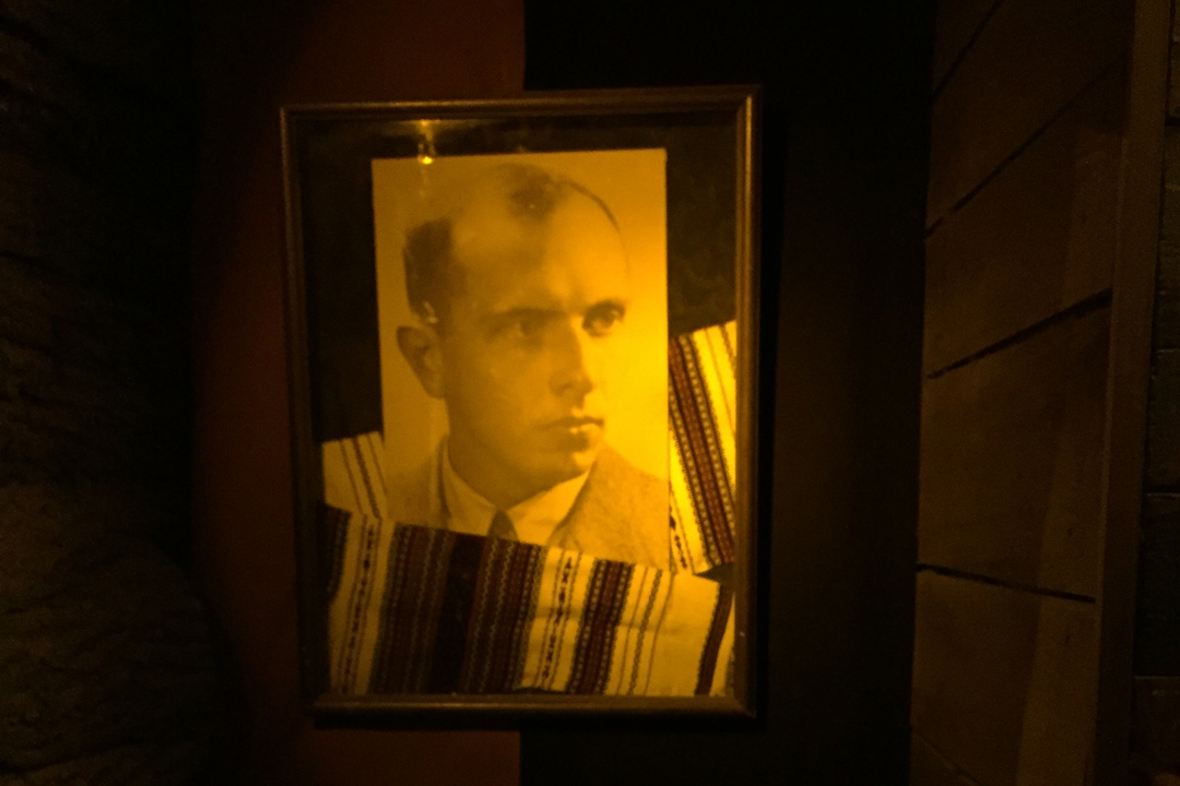 Портрет Бандеры на стене заведения. Фото: Анастасия МАТВЕЕВА