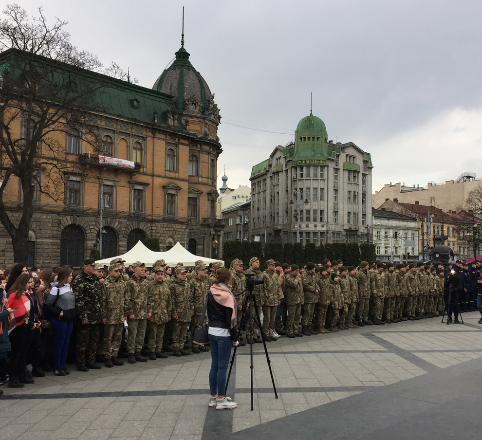 Перед началом митинга. Фото Анастасия МАТВЕЕВА