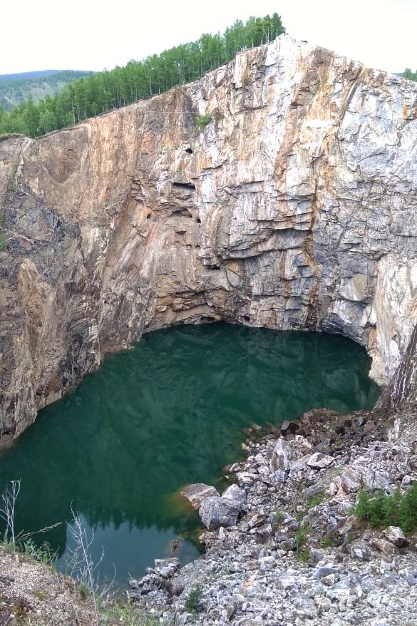 В этом году вход стоит 200 рублей с человека. Посмотреть бесплатно не выйдет – по периметру все огорожено.