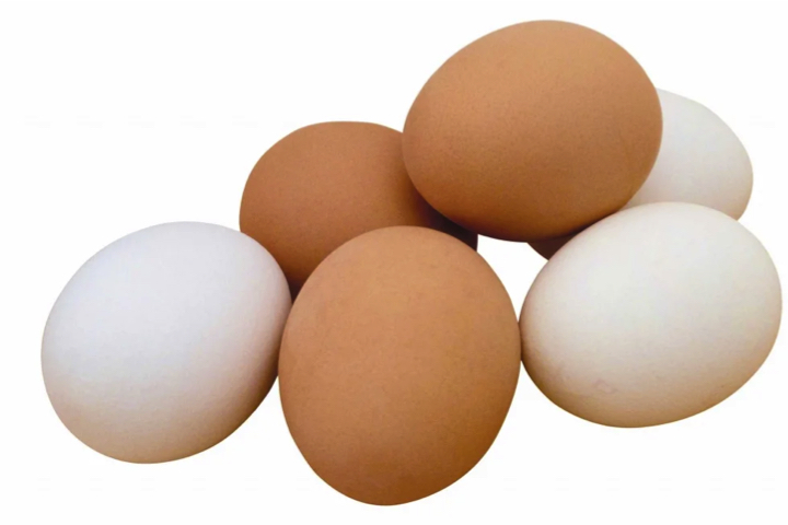 Вкус яца не зависит от его цвета - ни наружнего ни внутреннего.