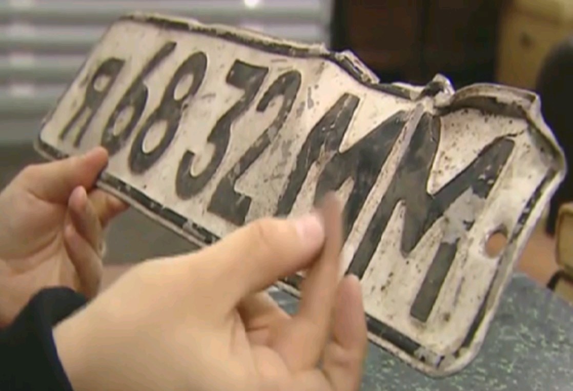 Номер «Москвича», на котором в разбился музыкант, продали за 2 миллиона рублей.