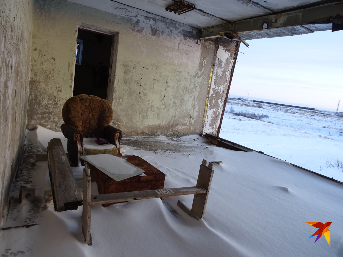 Жилье, давно оставленное людьми в бывших шахтерских поселках, представляют собой грустное зрелище.