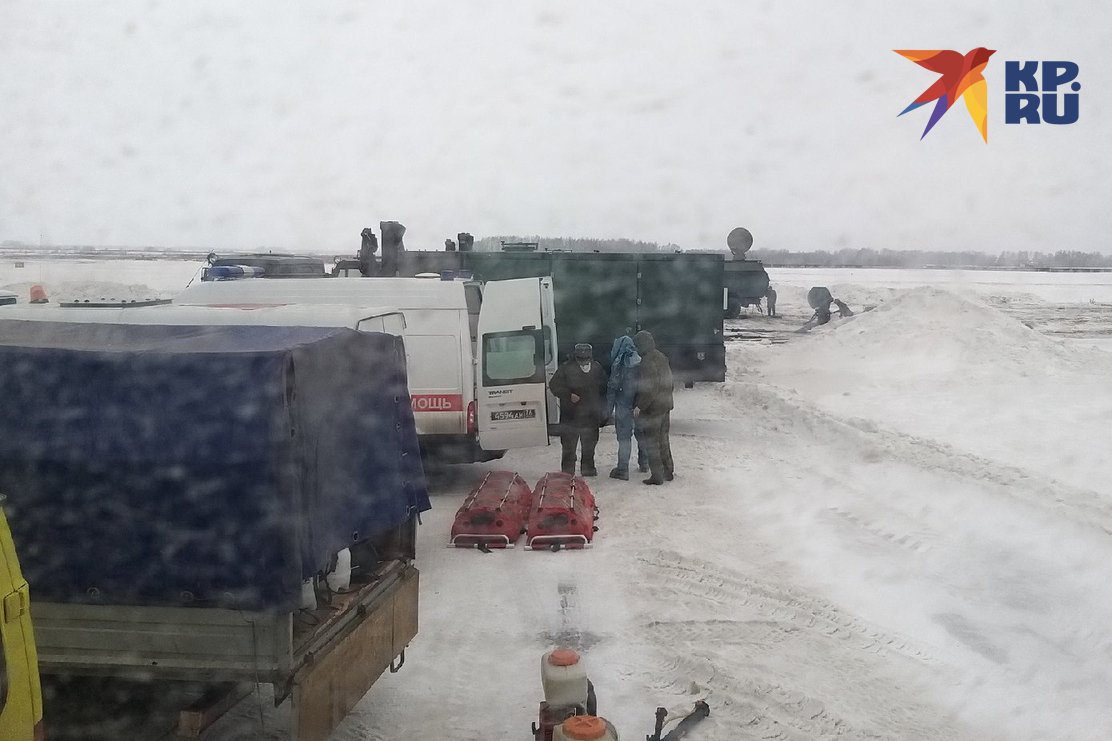 В аэропорту все службы были в максимальной готовности: запасли даже носилки, хотя все пассажиры здоровы
