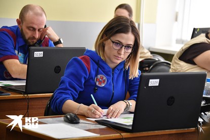 Диспетчеры службы скорой медицинской помощи занимаются распределением вызовов