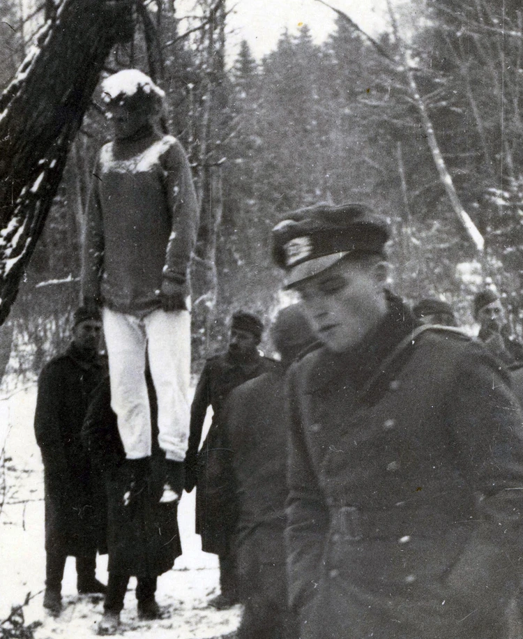 В чьем кармане нашли фотографии казни Зои Космодемьянской