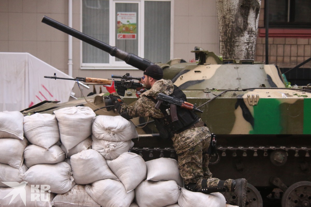 Ополченцы Славянска отражают атаку украинских сил.